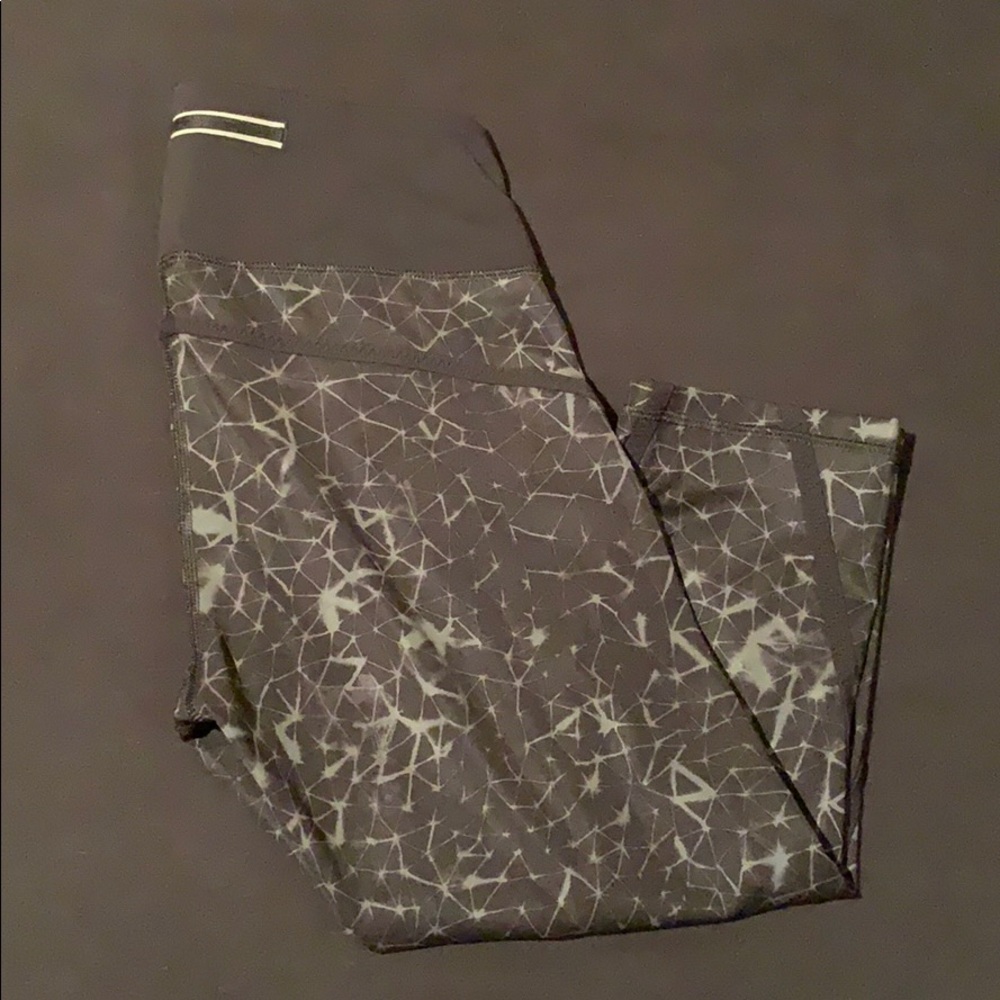 Lululemon crop leggings.